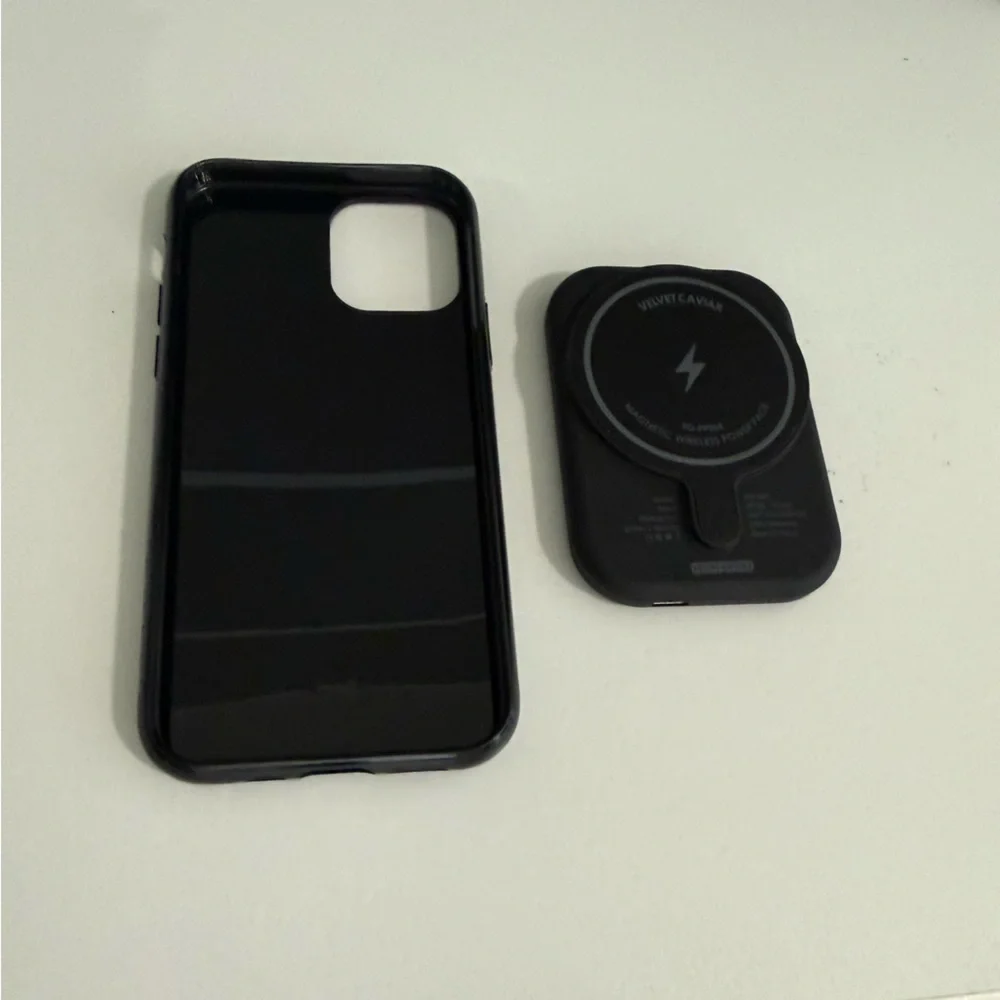 Velvet Caviar Case & MagSafe battery iPhone 12 Pro